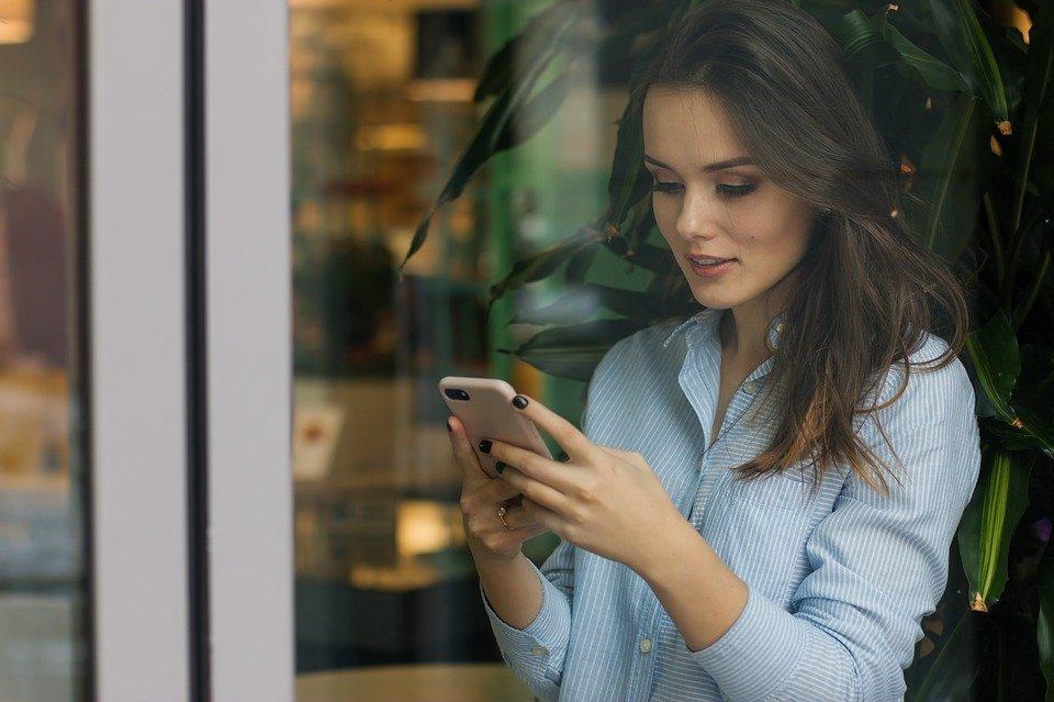 email marketing on mobile device